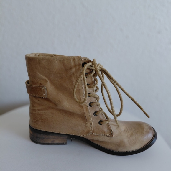 Mia Leather Boots - Picture 7 of 14